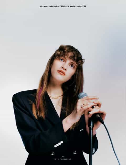 10 MAGAZINE ISSUE 74 - 11