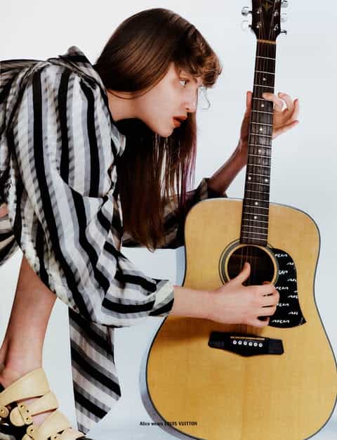 10 MAGAZINE ISSUE 74 - 19