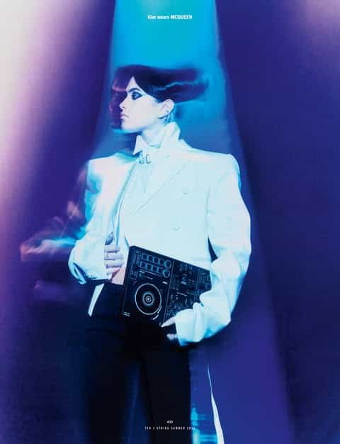 10 MAGAZINE ISSUE 74 - 21